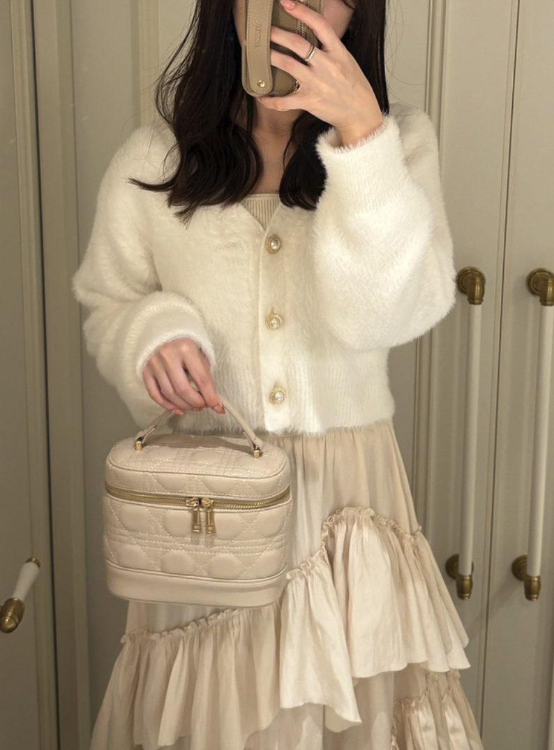 珍珠紐扣白開衫