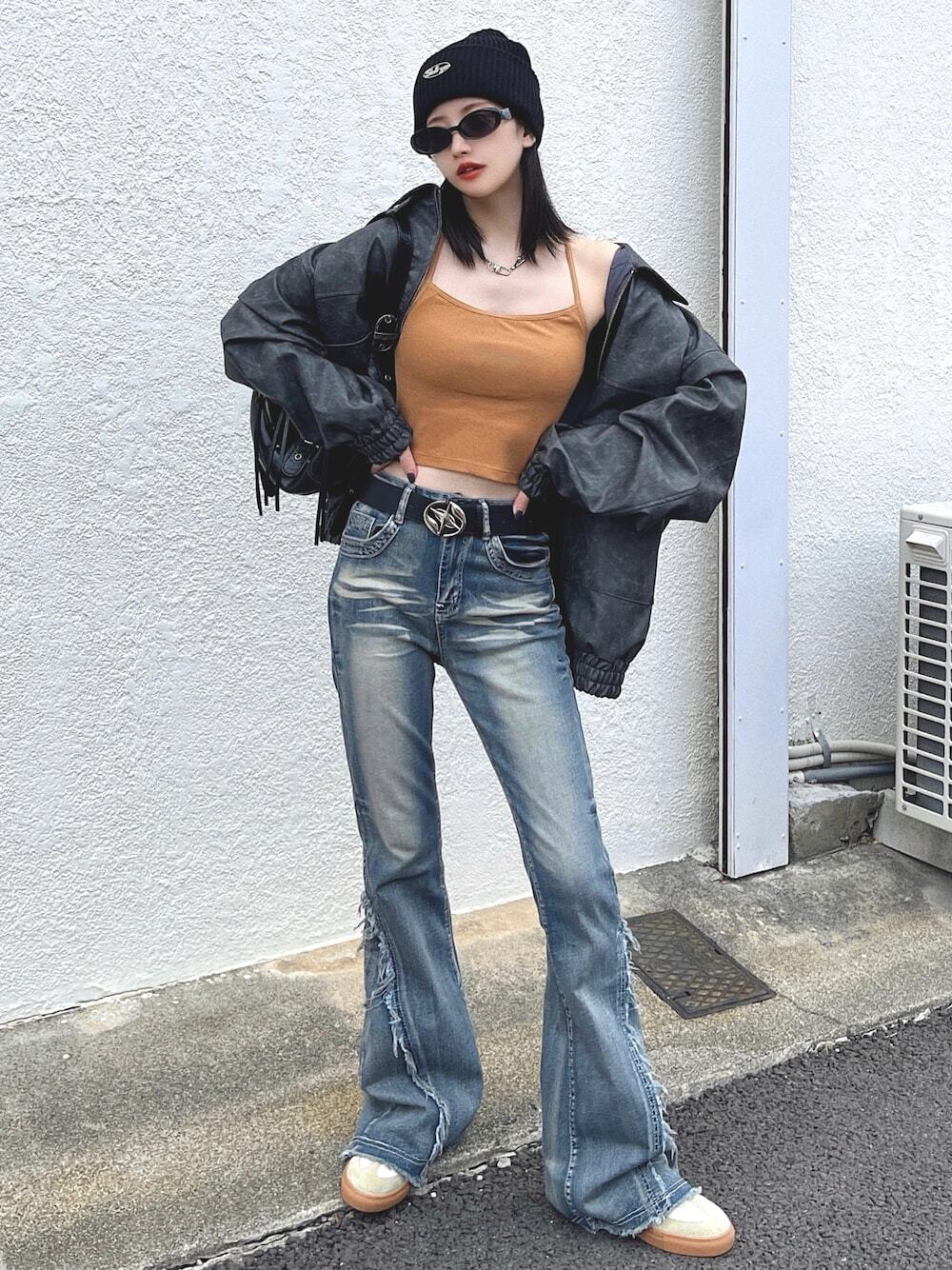 機能外套 + 牛仔褲