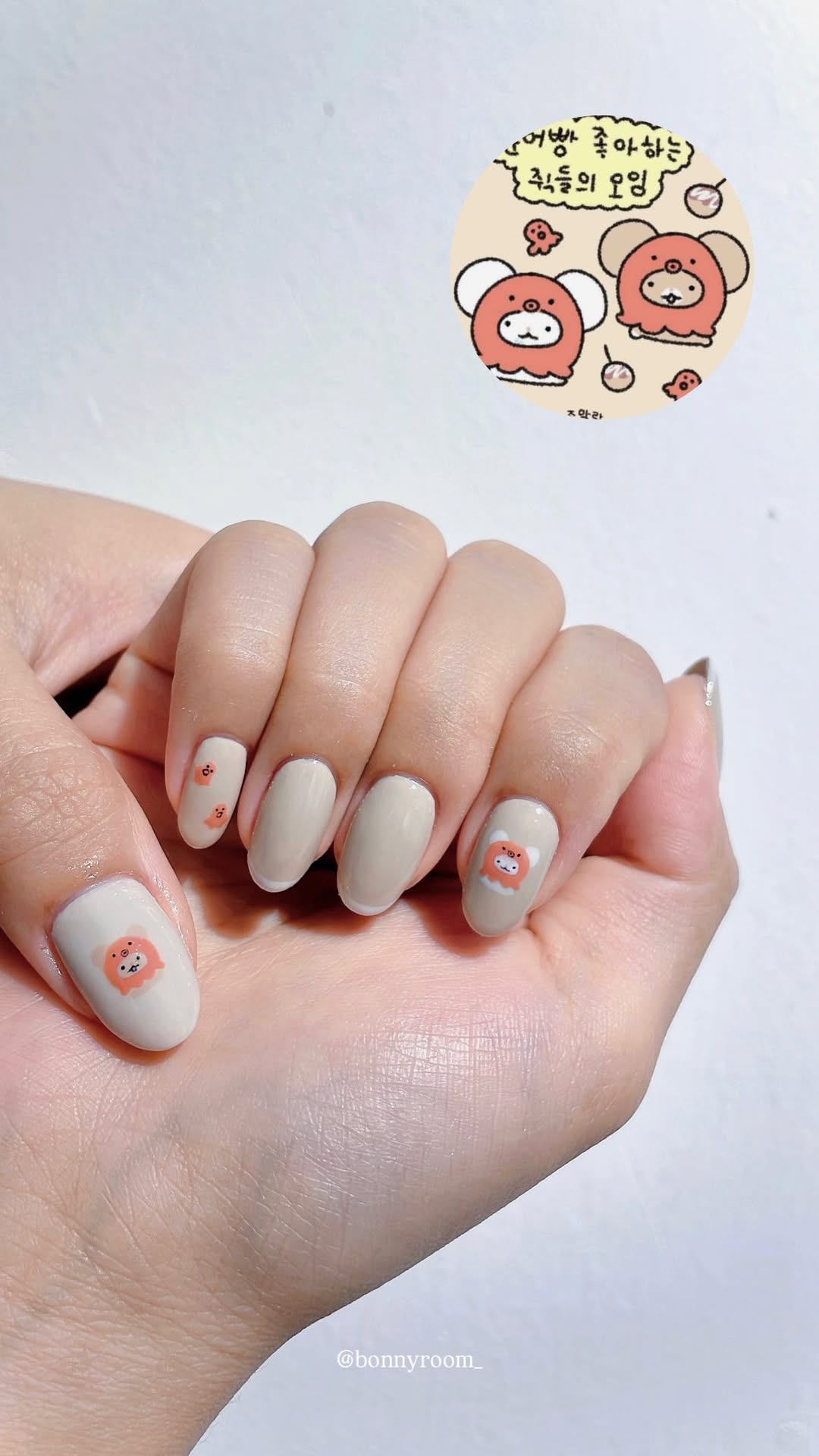 暖萌小熊躍上指尖