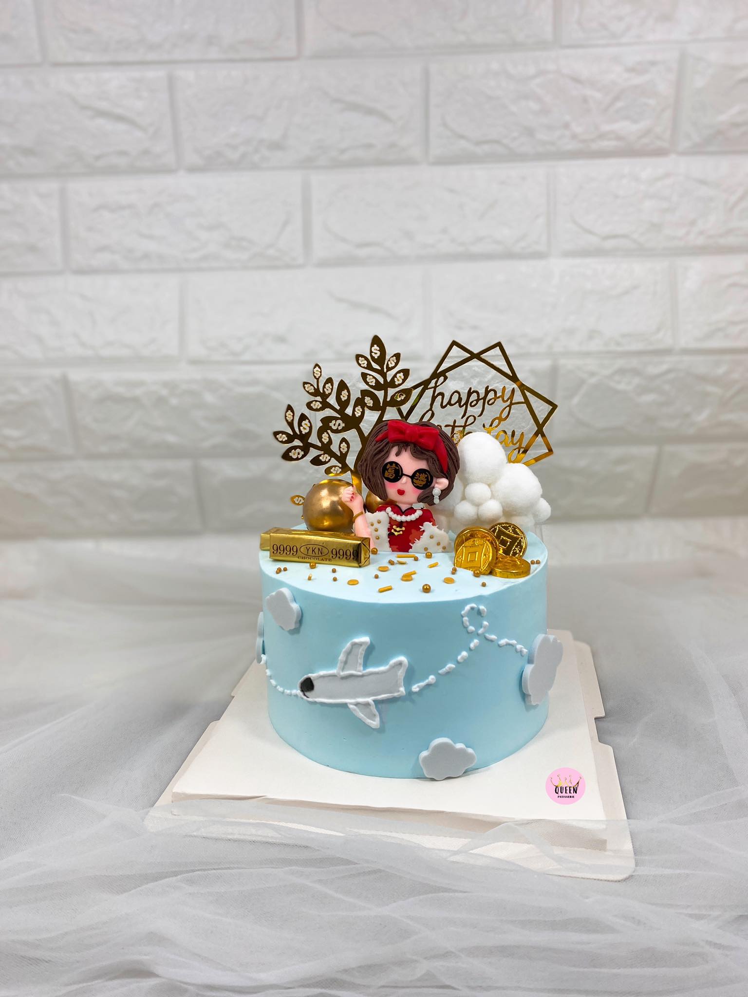 “The world is too big to stay in one place.” ✈️