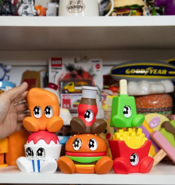 VANDYTHEPINK has always been connected to toys