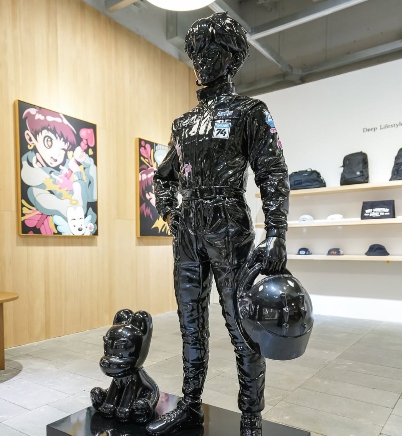 JAES Racer – Black1/1 Limited Edition Collector’s SculptureGlobal Exclusive