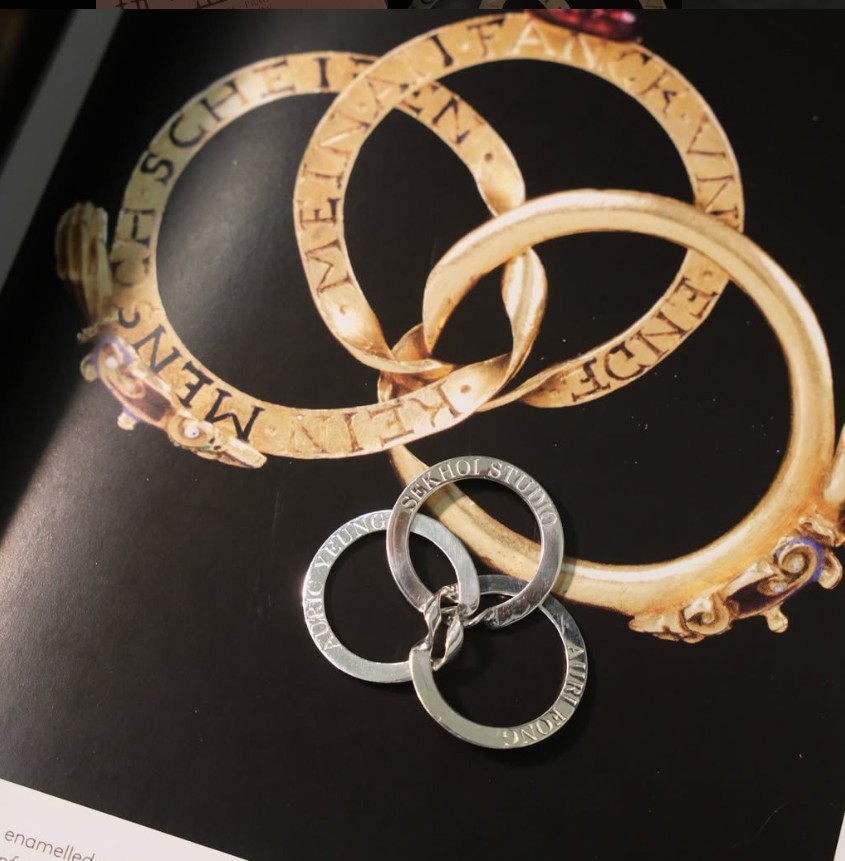 來自400年前既德國設計
三環琺瑯金戒指