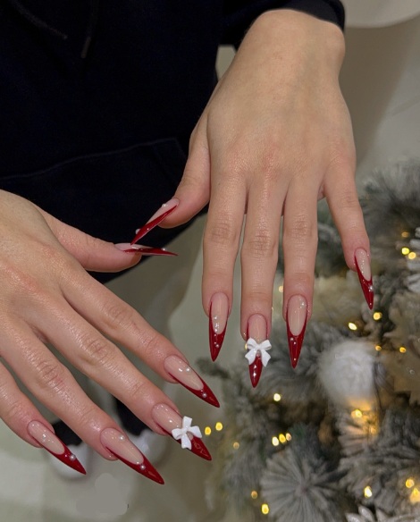 指尖燃起炽热的红