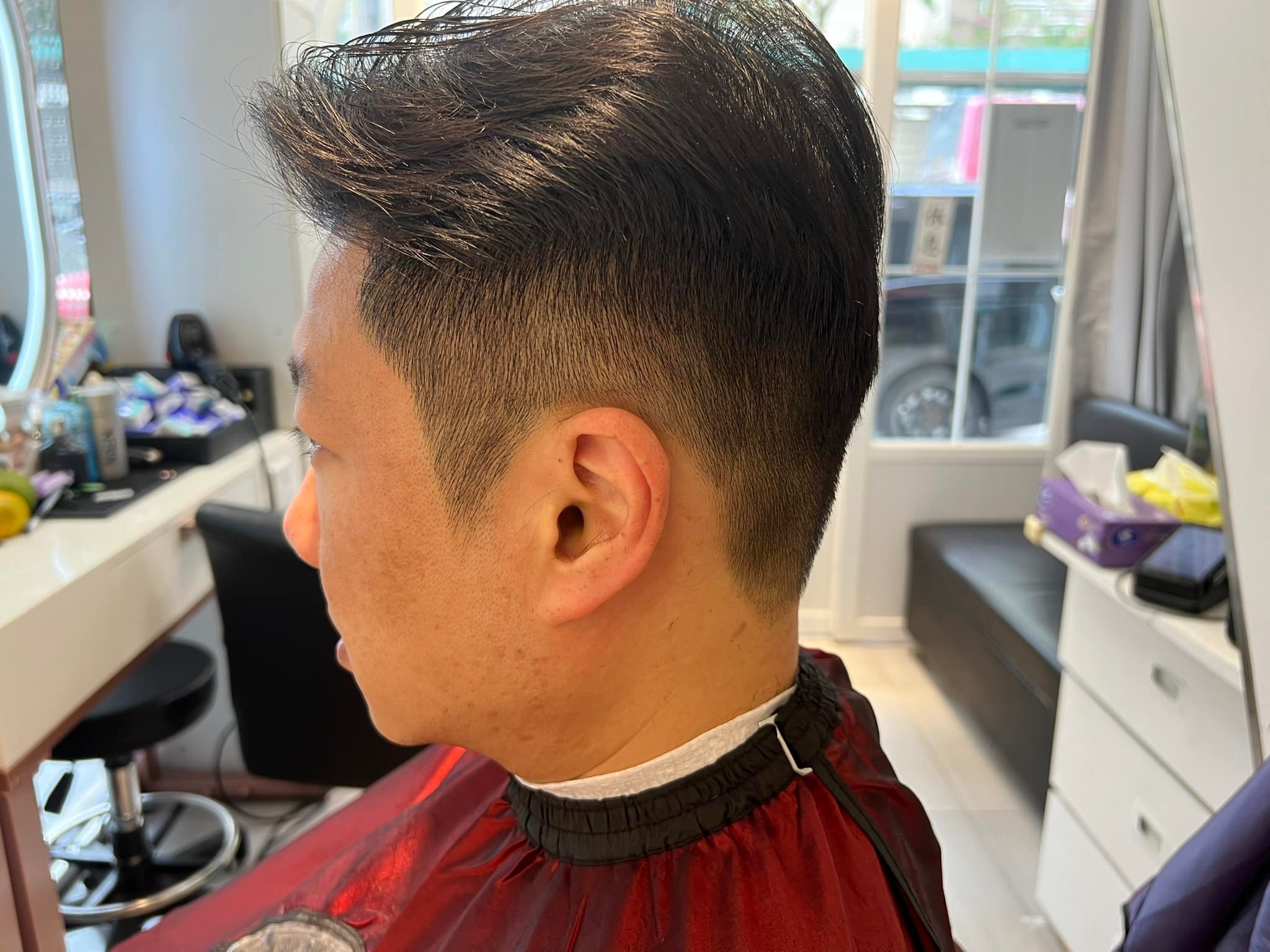 俐落漸層，型格側影的完美定義