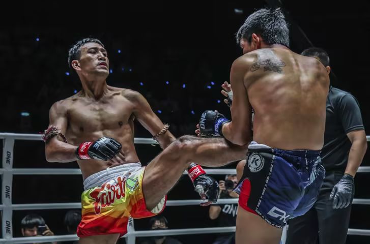 擂台上的力量交鋒，榮耀瞬間的競技之舞