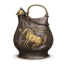 唐鎏金舞馬銜杯紋銀壺