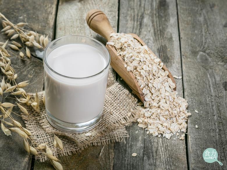 炭焙烏龍燕麥奶