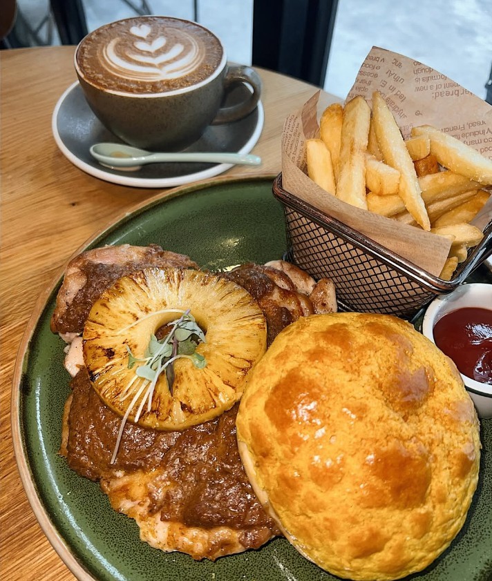 satay chicken w/ pineapple bun
