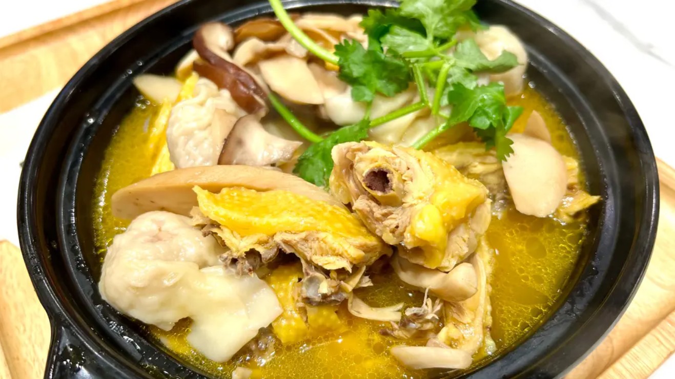 暖心砂鍋雲吞雞