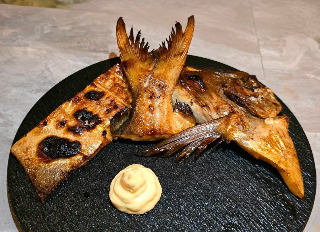 盐烧鲭鱼佐柠檬奶油酱