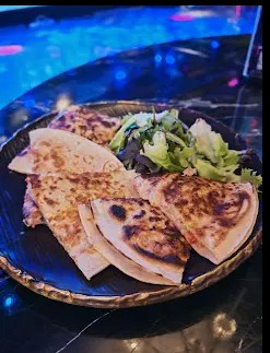 吞拿魚芝士烤薄餅