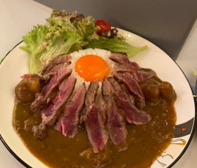 咖哩牛扒蛋飯