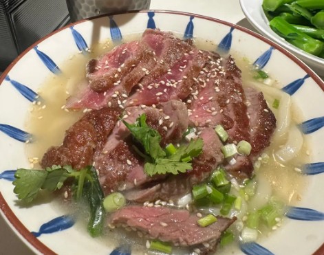 牛排烏冬 