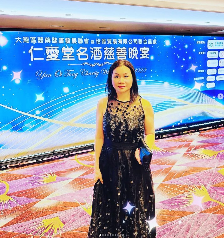 應邀出席慈善晚宴