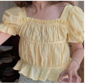 法式方领泡泡袖上衣