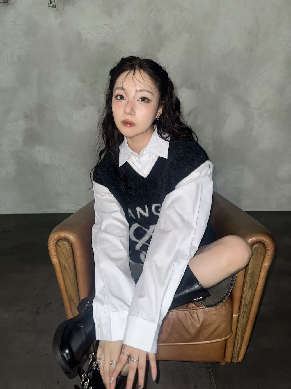 白色上衣 + 背心